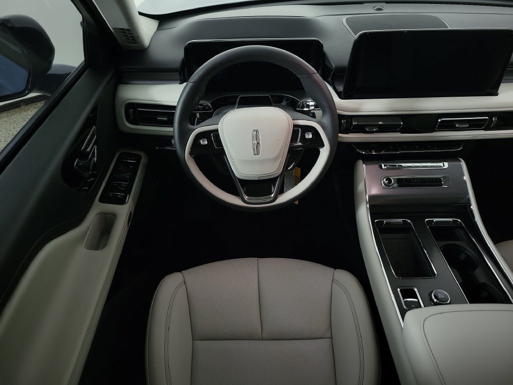 New 2026 Lincoln Aviator 2WD w/ Jet Appearance Package image 10