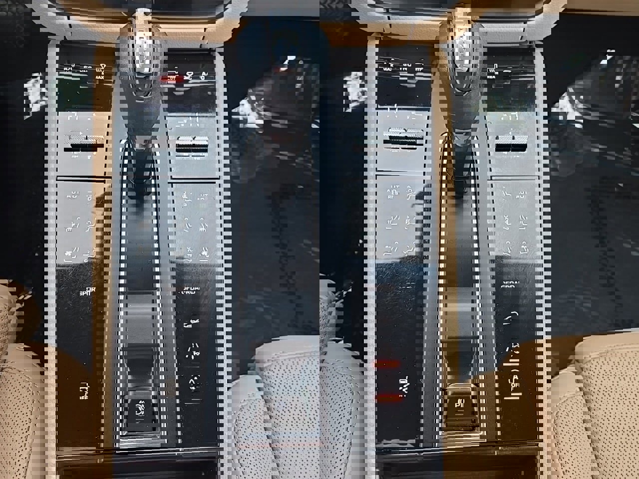 Used 2024 Porsche Macan image 18