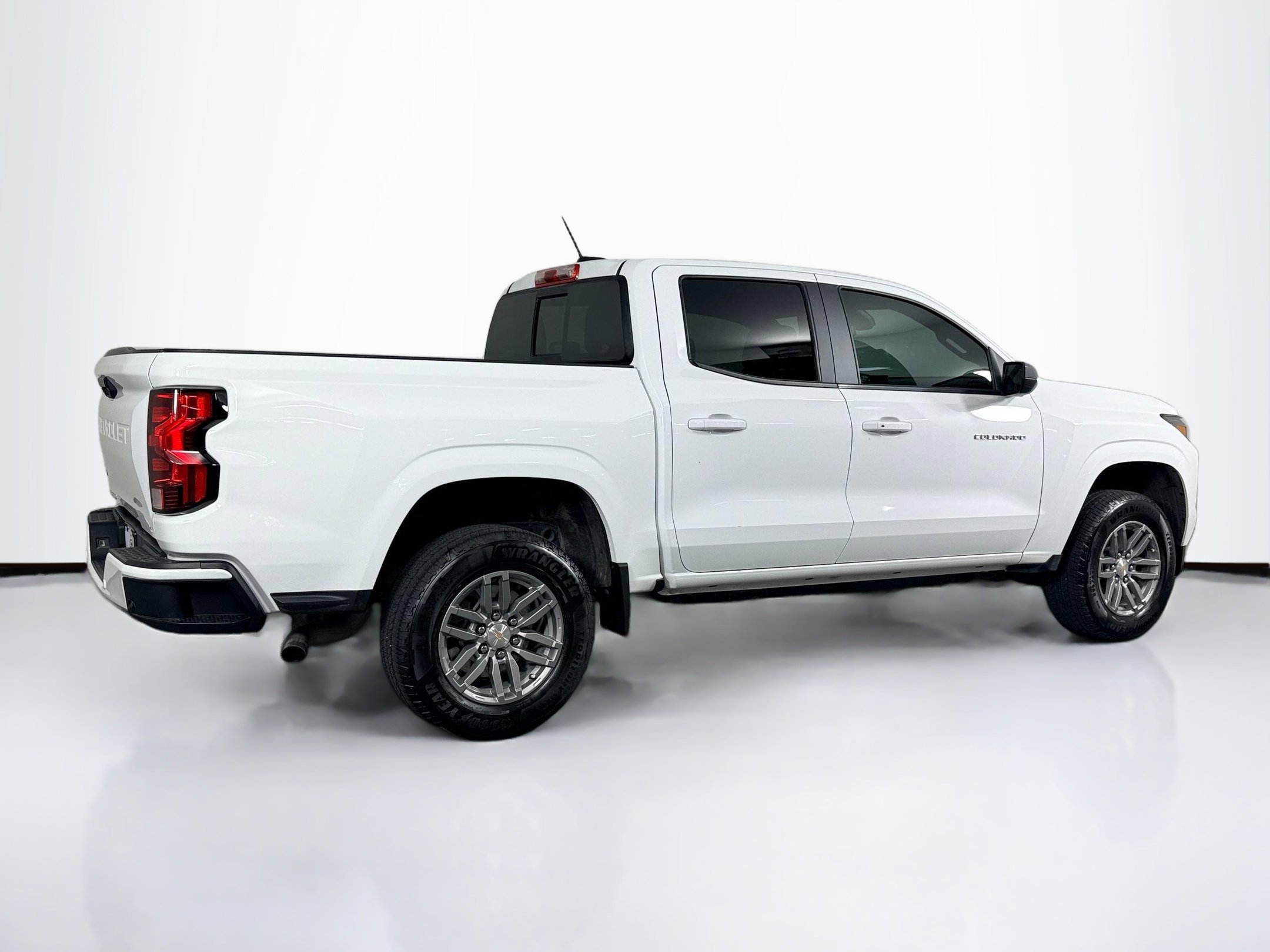 Used 2024 Chevrolet Colorado LT w/ LT Convenience Package image 9
