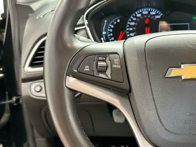Used 2022 Chevrolet Trax LT w/ Premium Seat Package AWD/4WD image 8
