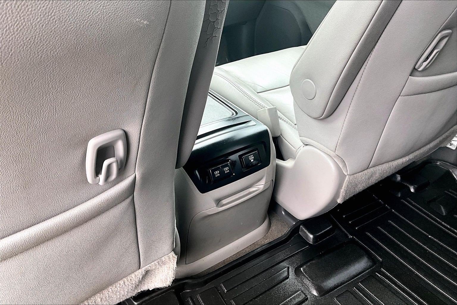 Used 2018 Toyota Sienna XLE w/ XLE Navigation Package FWD image 32