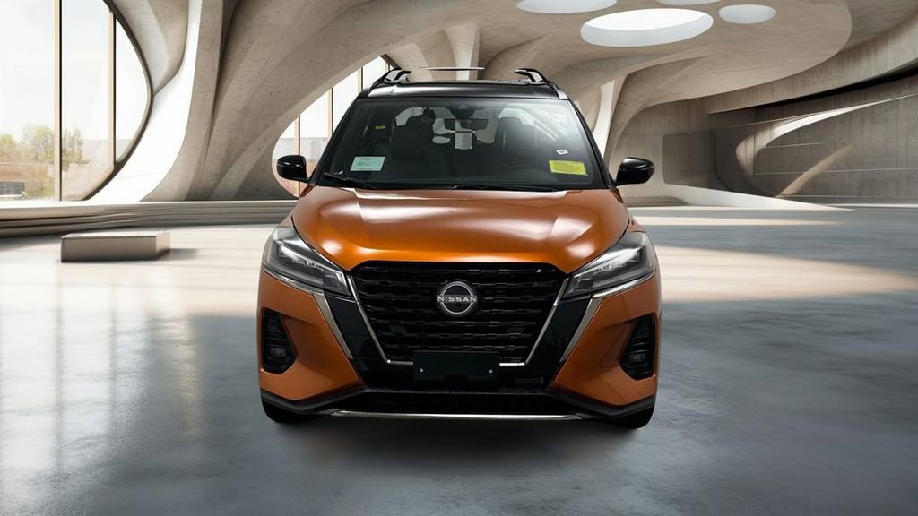 Used 2024 Nissan Kicks SR w/ SR Premium Package FWD image 2