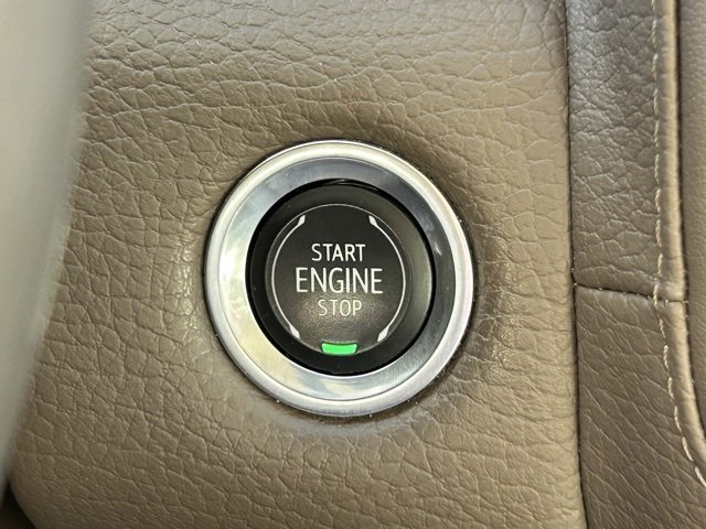 Used 2021 GMC Yukon XL Denali w/ Denali Premium Package image 28