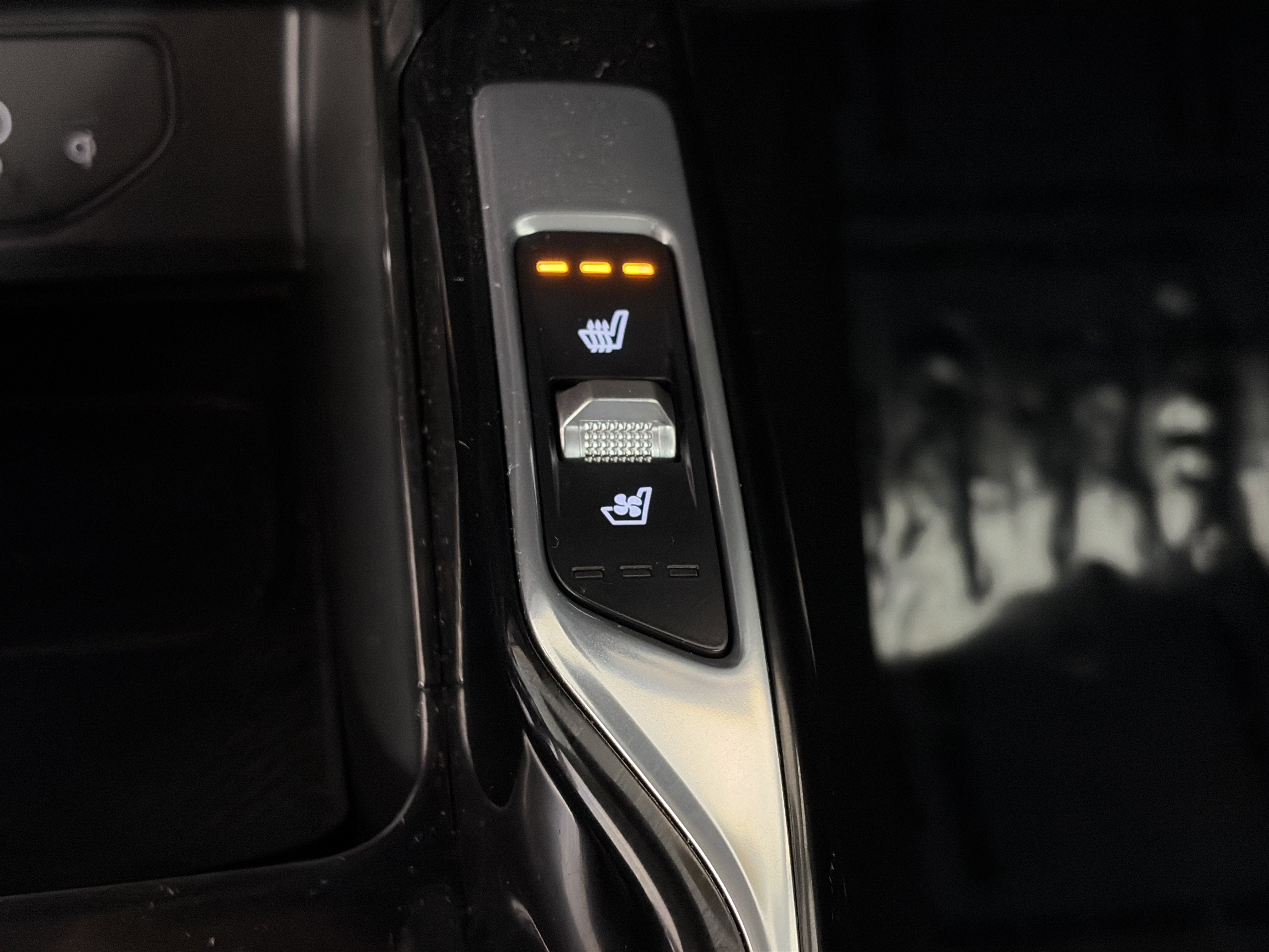 Certified 2025 Kia Sorento SX image 25