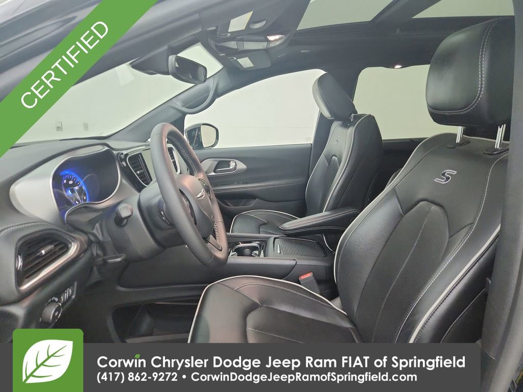 Certified 2025 Chrysler Pacifica Limited image 19
