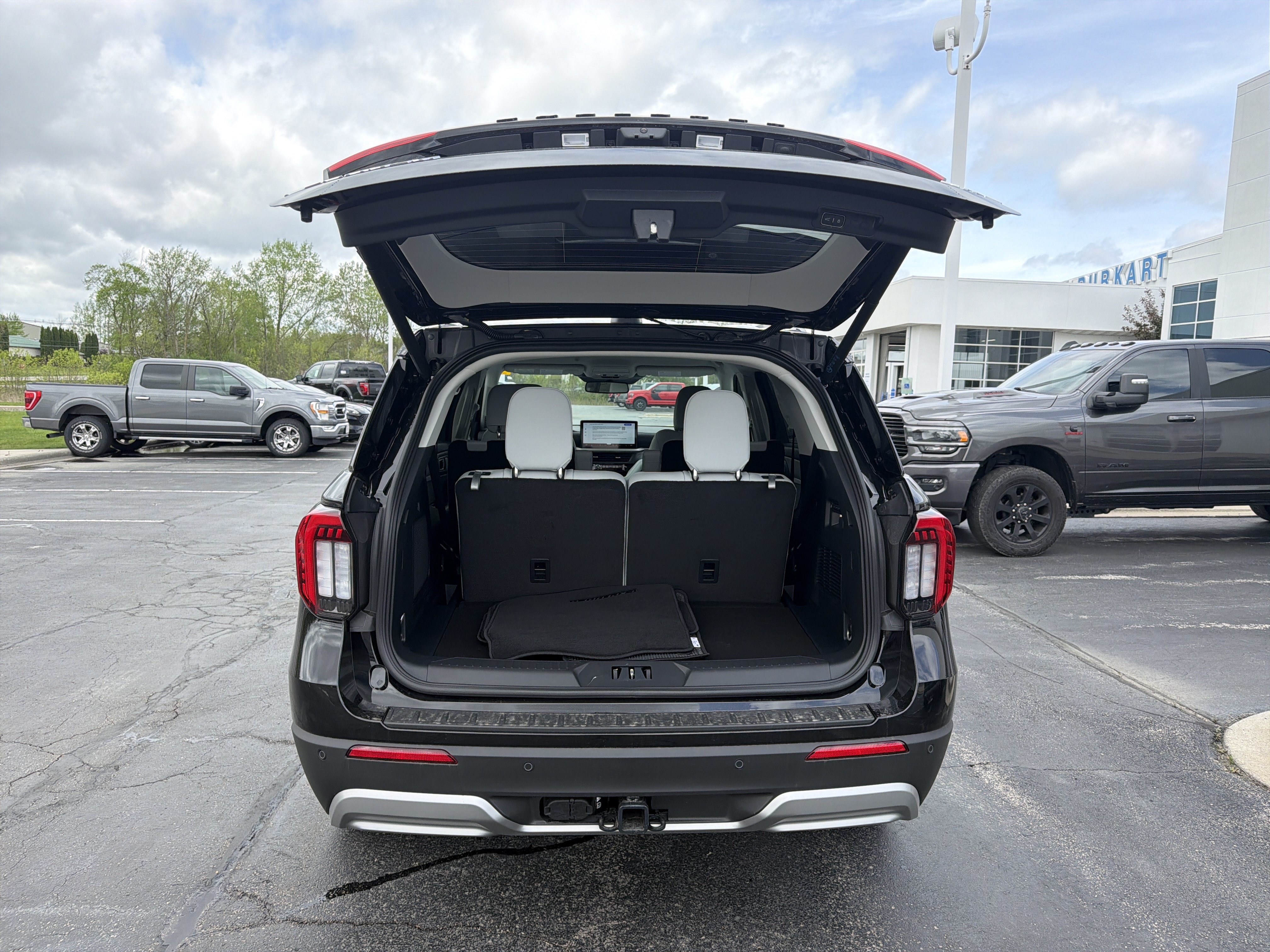 New 2026 Ford Explorer Platinum w/ LUX Leather Package AWD/4WD image 14