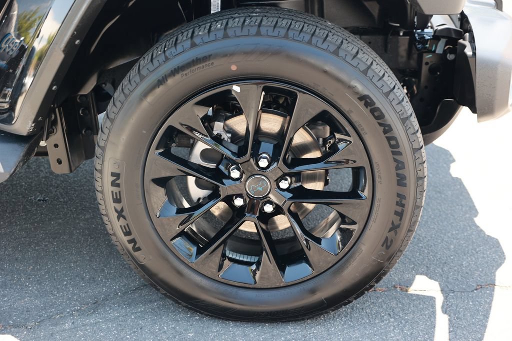 Used 2025 Jeep Wrangler Unlimited Sahara AWD/4WD image 8