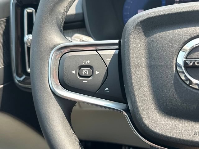 Certified 2025 Volvo XC40 B5 Plus AWD/4WD image 26