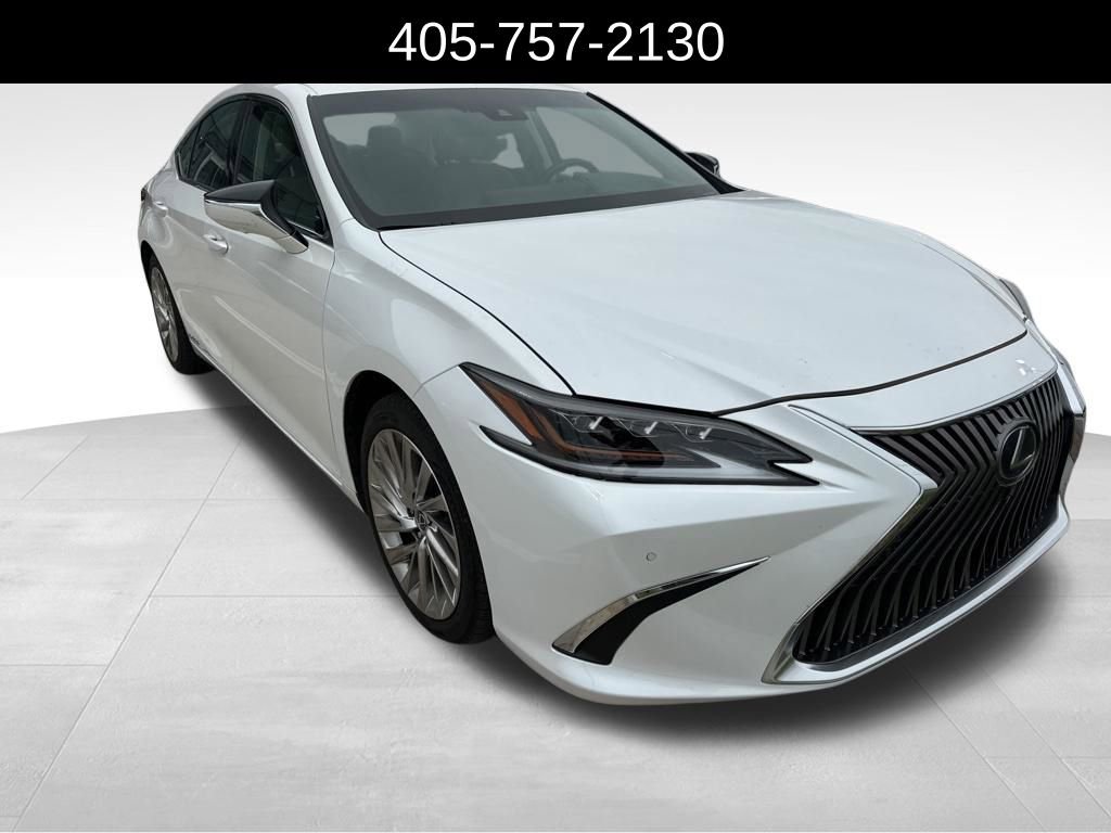 Used 2020 Lexus ES 300h Ultra Luxury w/ Accessory Package 2 image 2