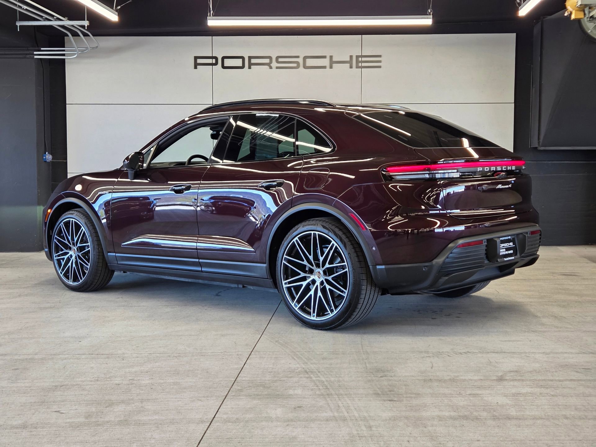 Certified 2025 Porsche Macan 4 Electric image 3