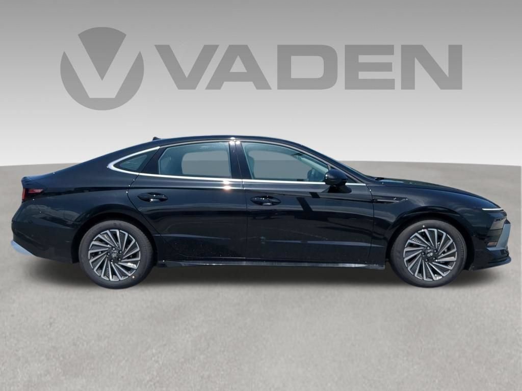 New 2025 Hyundai Sonata Limited FWD image 9