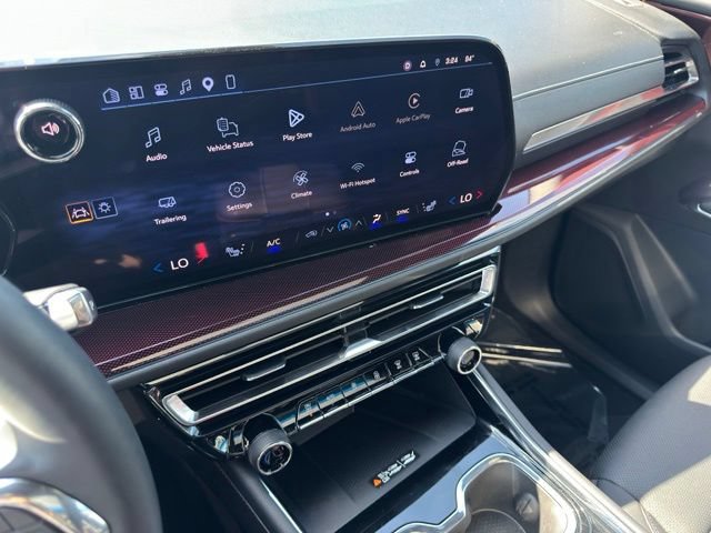 Used 2026 Chevrolet Traverse Z71 w/ Driver Confidence Package AWD/4WD image 17