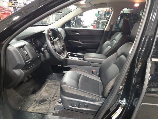Used 2024 Nissan Pathfinder SL image 14