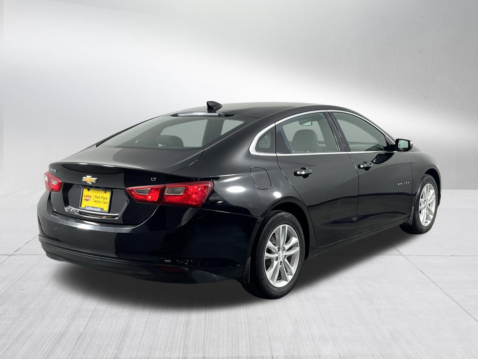 Used 2017 Chevrolet Malibu LT FWD image 7