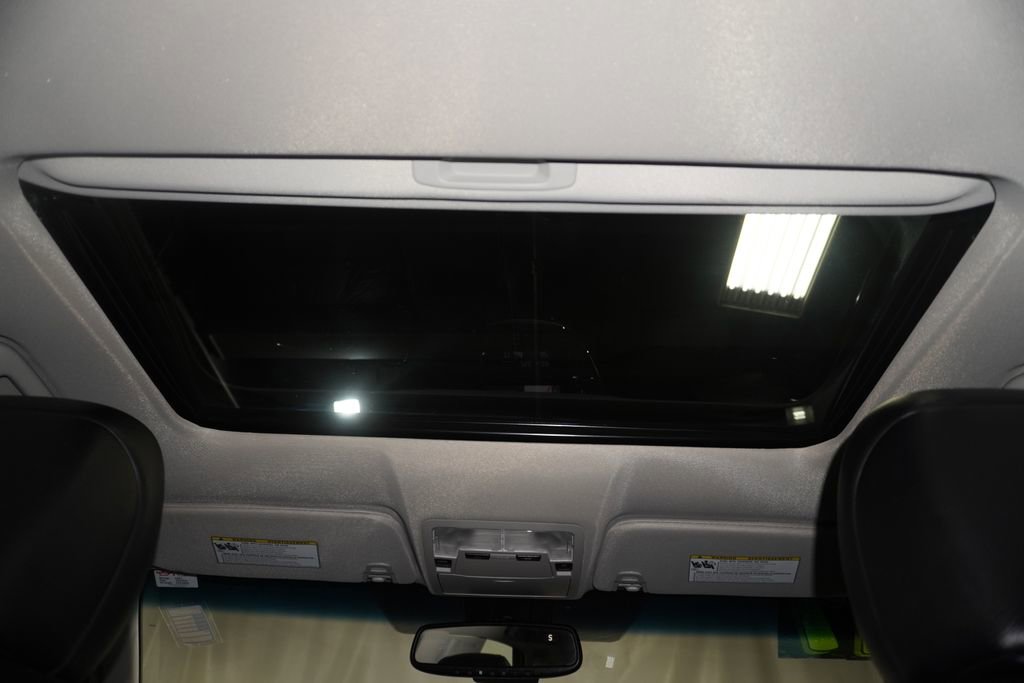 Used 2017 Toyota Avalon XLE Premium w/ All Weather Liner Package FWD image 19