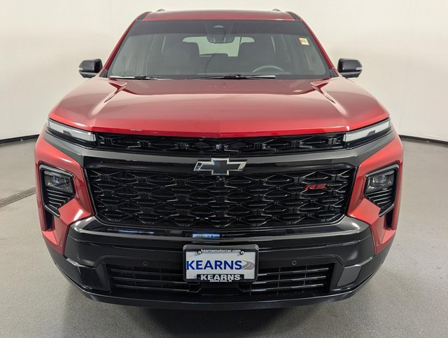 Used 2025 Chevrolet Traverse RS image 3