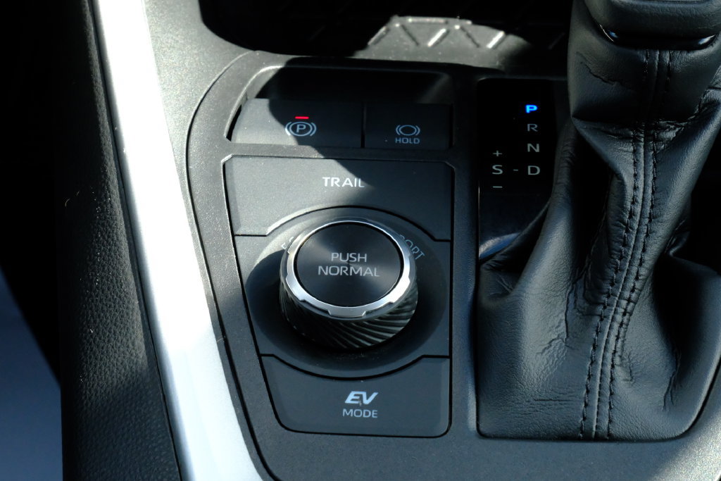 Used 2021 Toyota RAV4 LE AWD/4WD image 28