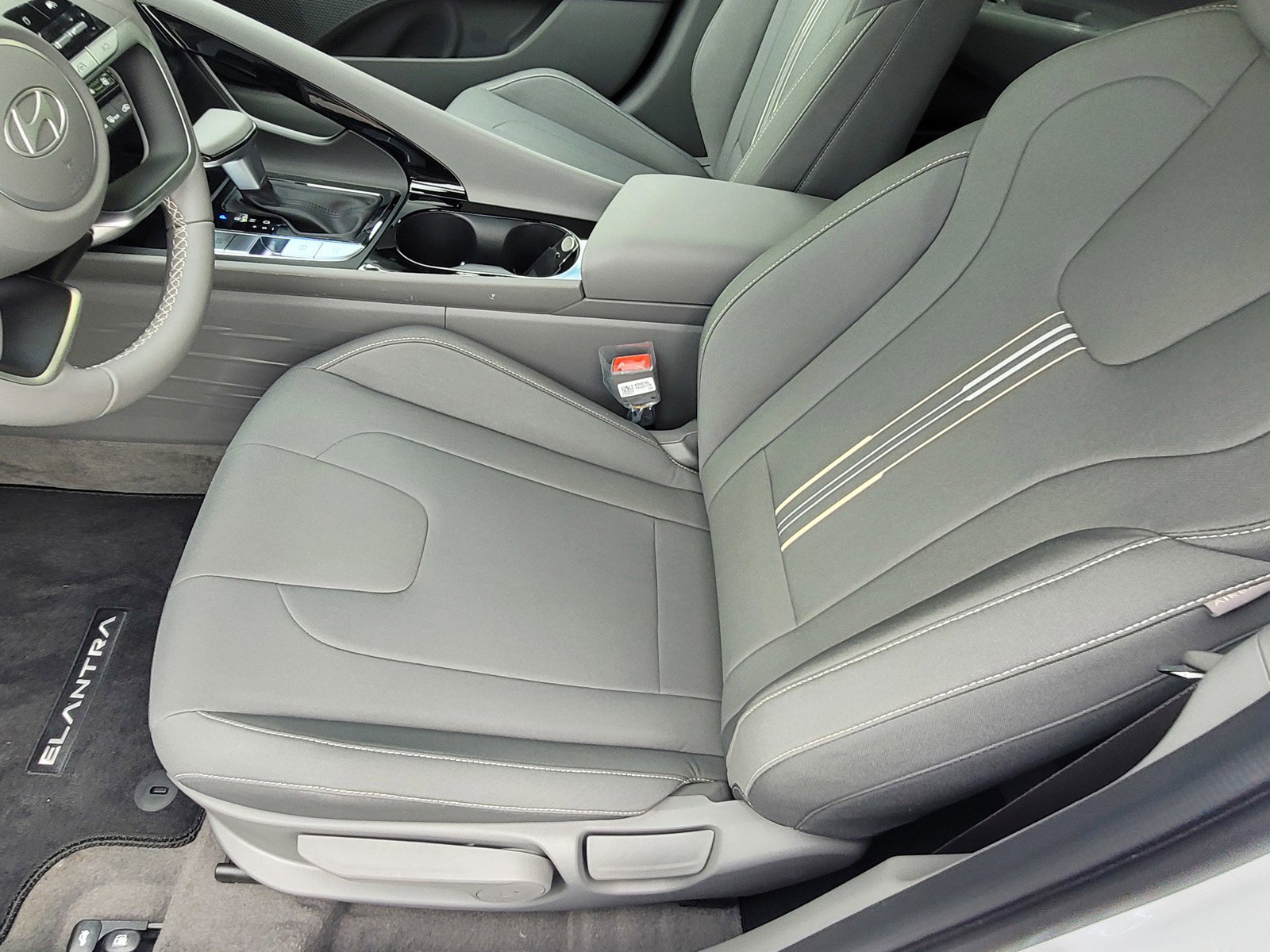 New 2025 Hyundai Elantra SEL image 15