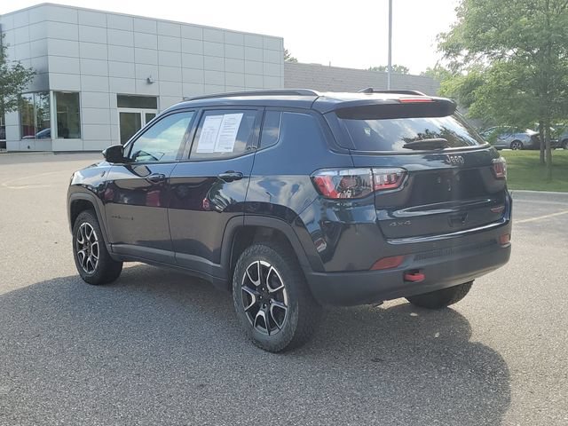 Used 2024 Jeep Compass Trailhawk w/ Trailhawk Convenience Group AWD/4WD image 3