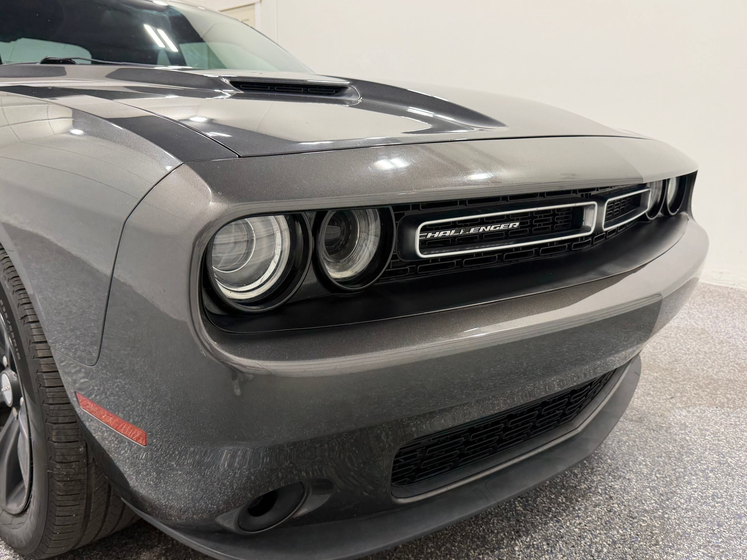 Used 2016 Dodge Challenger SXT RWD image 18