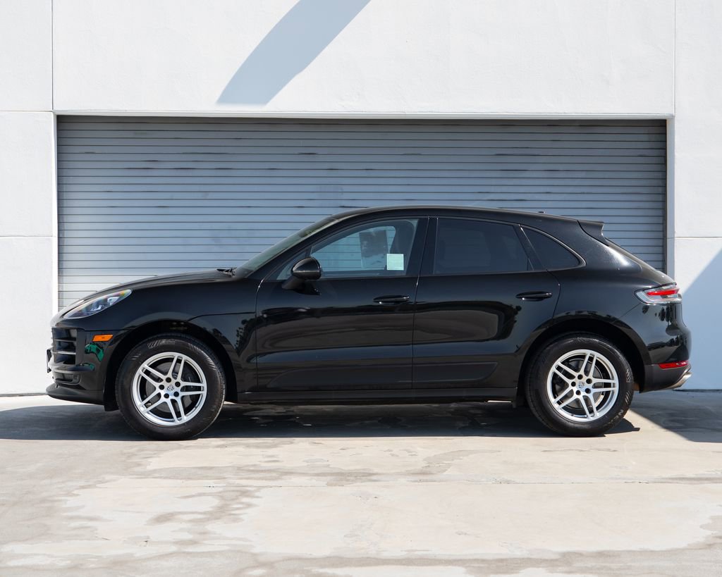 Used 2020 Porsche Macan w/ Premium Package AWD/4WD image 2