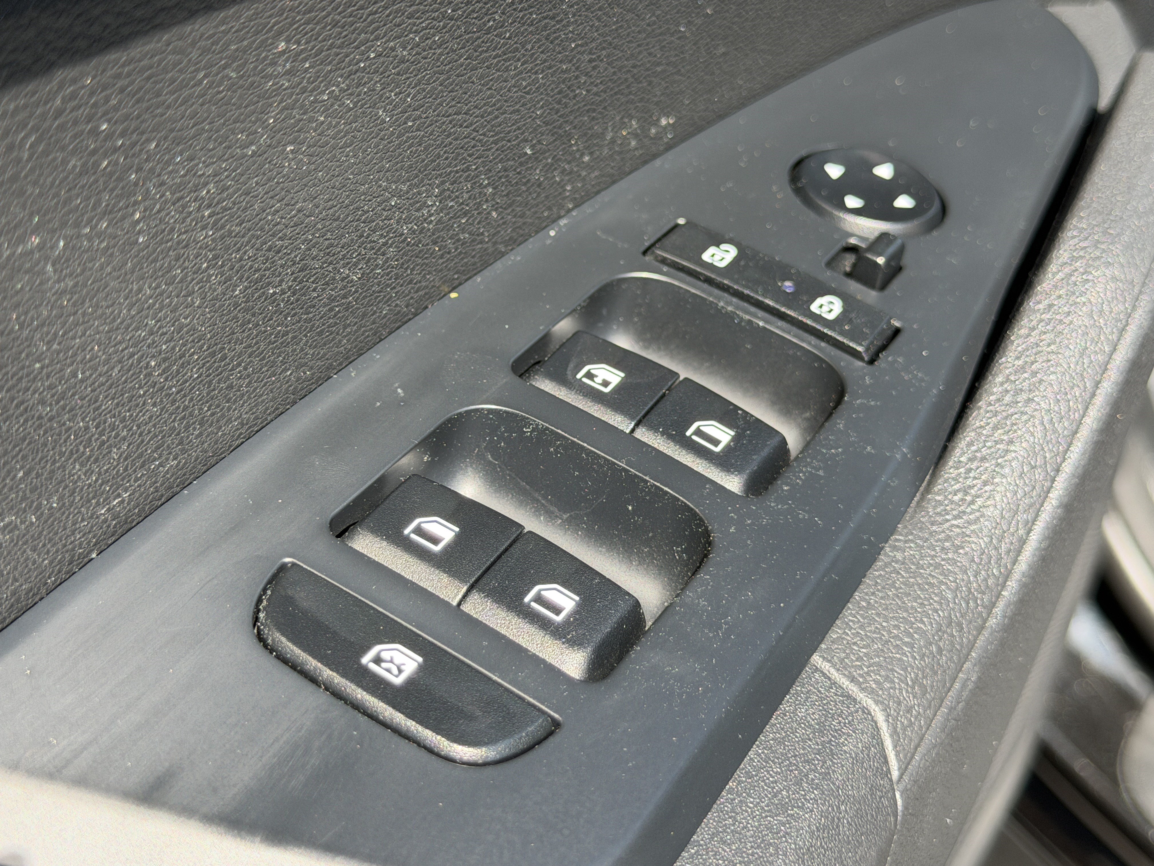 Used 2025 Kia Sportage LX FWD image 14