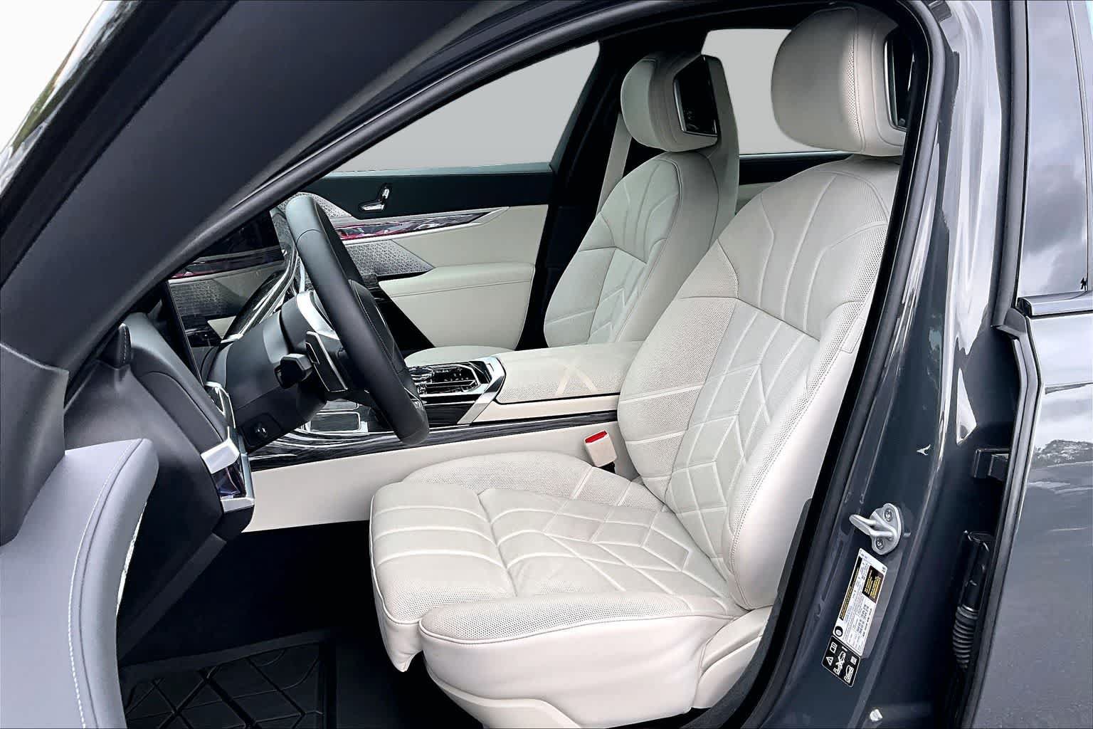 Certified 2026 BMW 740i xDrive AWD/4WD image 8