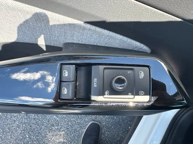 Used 2025 Volkswagen ID.4 Pro RWD image 16