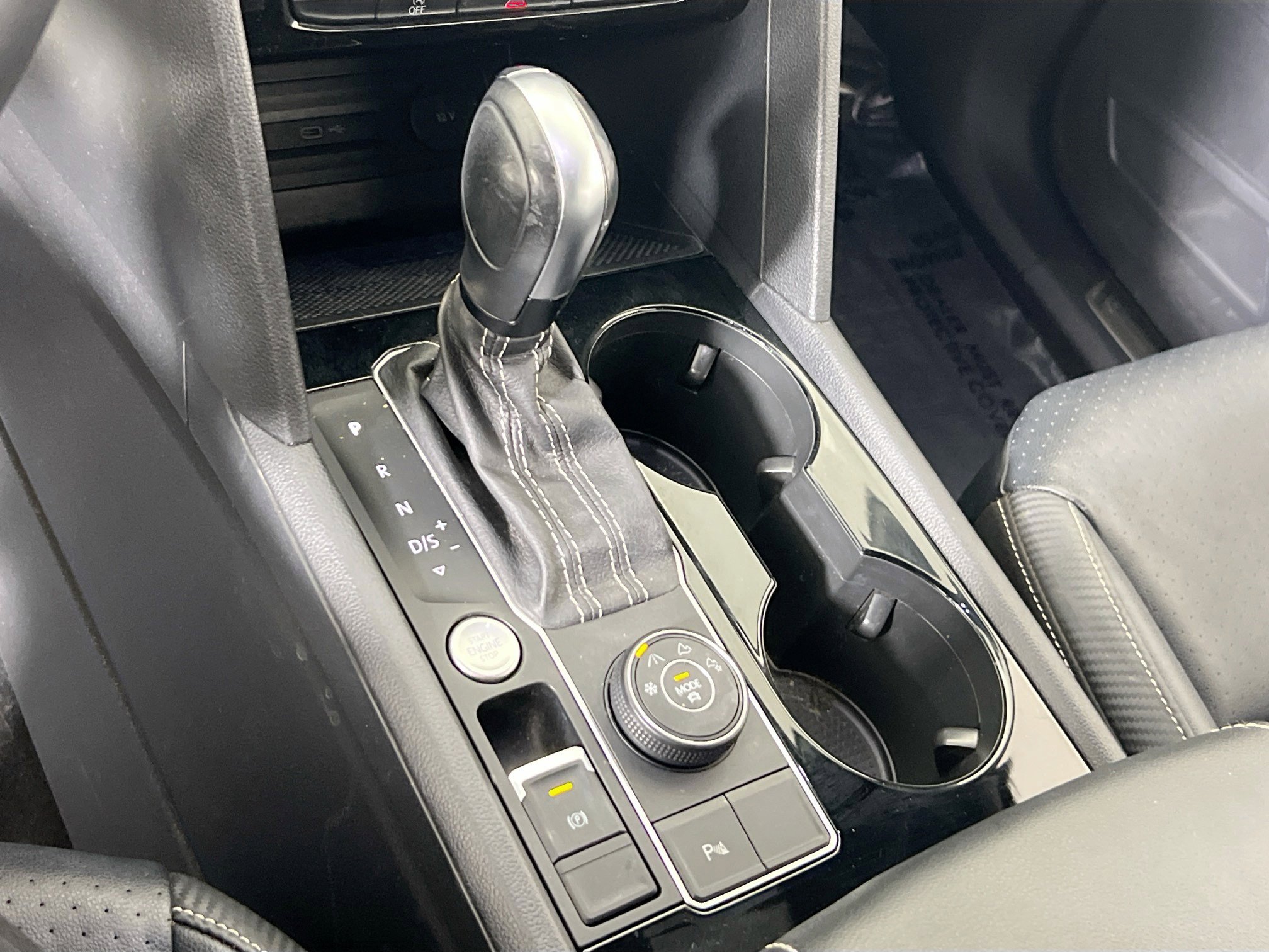 Used 2022 Volkswagen Atlas Cross Sport SE image 16