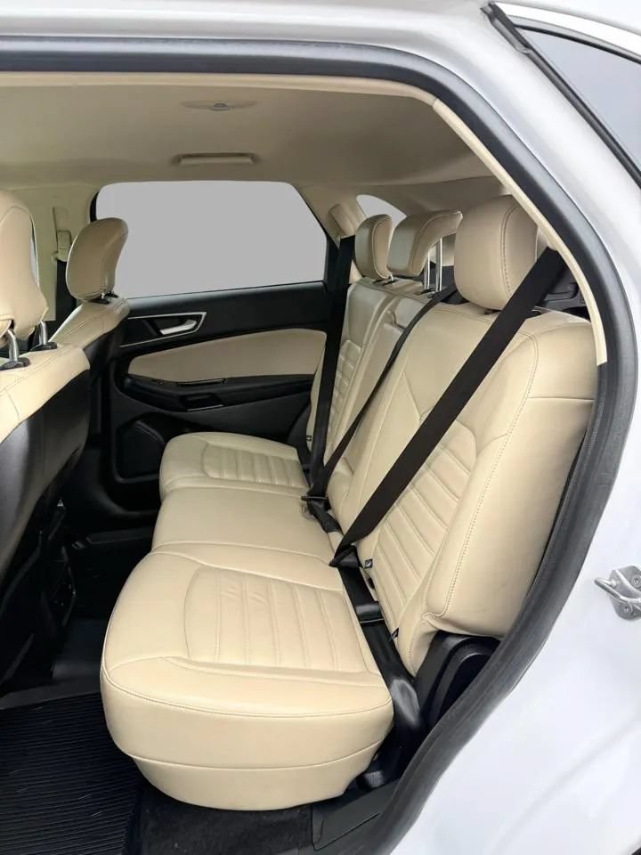 Used 2018 Ford Edge SEL w/ Equipment Group 201A AWD/4WD image 32