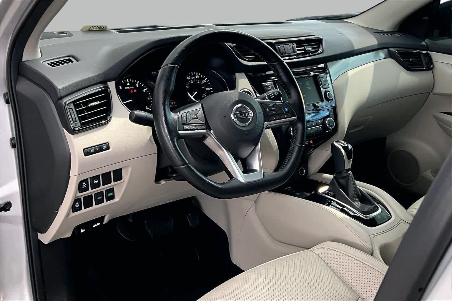 Certified 2020 Nissan Rogue Sport SL FWD image 17