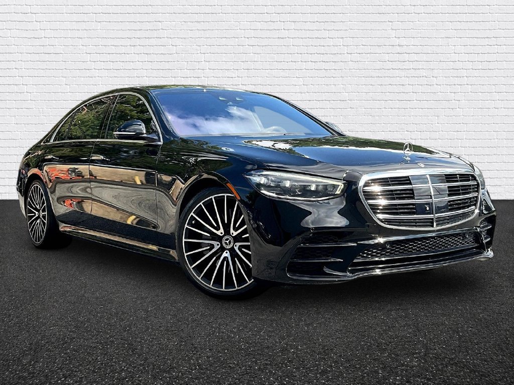 Used 2022 Mercedes-Benz S 500 4MATIC w/ AMG Line Package image 3