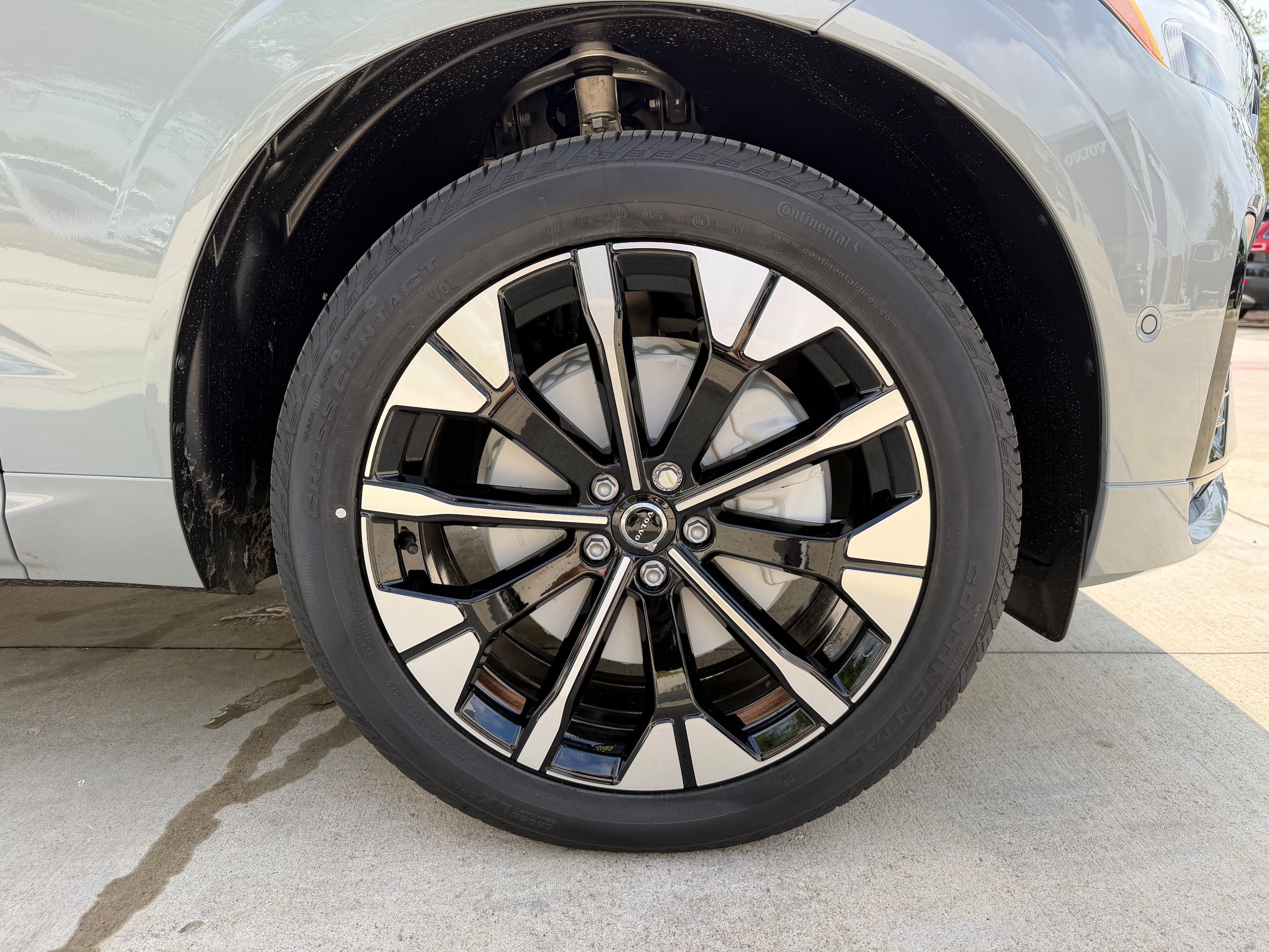 New 2026 Volvo XC60 B5 Plus w/ Protection Package Premier AWD/4WD image 7