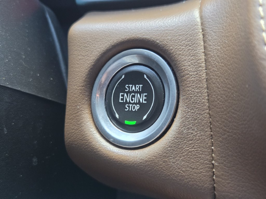 Used 2021 Chevrolet Suburban High Country RWD image 28