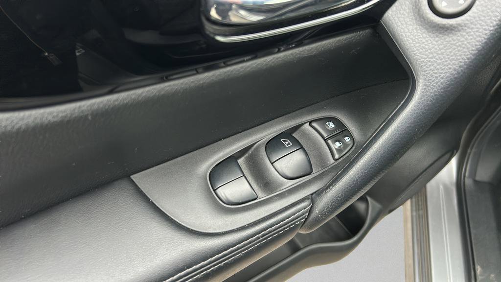 Used 2021 Nissan Rogue Sport SV image 12