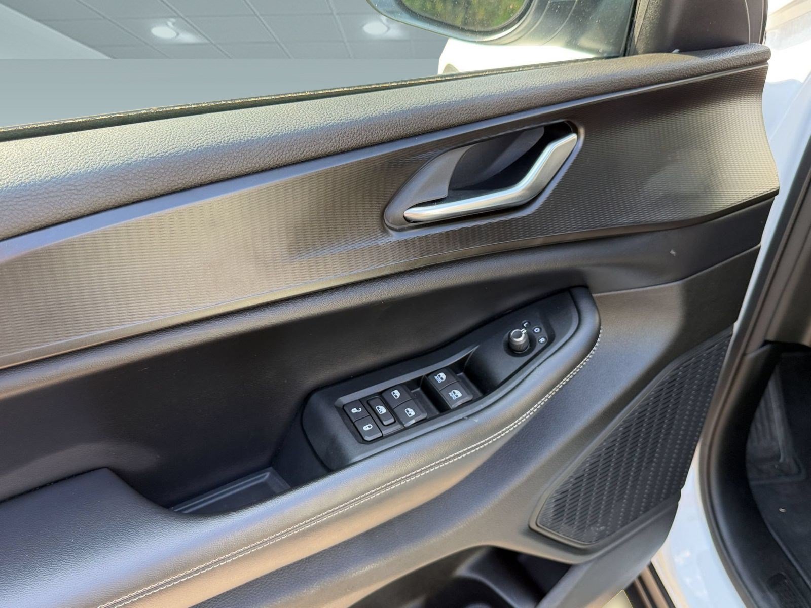 Used 2023 Jeep Grand Cherokee Laredo AWD/4WD image 14
