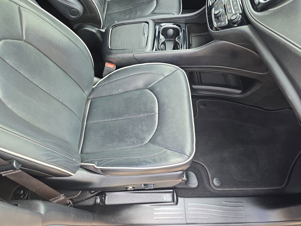 Used 2022 Chrysler Pacifica Limited w/ S Appearance Package FWD image 10