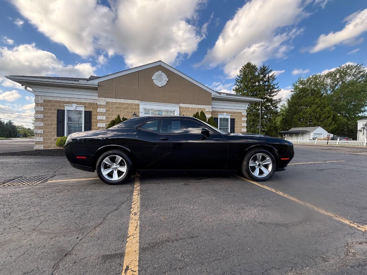 Used 2015 Dodge Challenger SXT RWD image 5