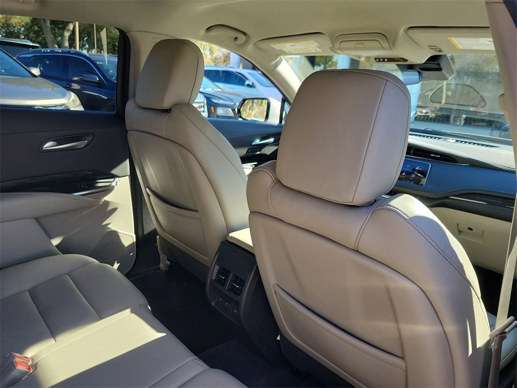 Used 2023 Cadillac XT4 Premium Luxury image 43