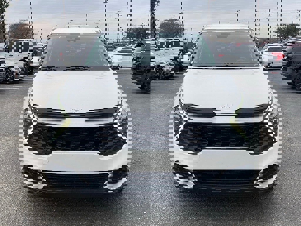 Used 2024 Kia Sportage LX image 2