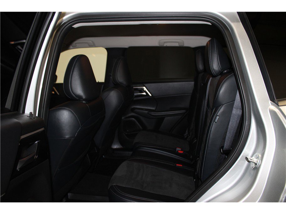Used 2024 Mitsubishi Outlander Ralliart image 13