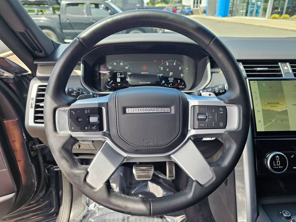 Used 2023 Land Rover Discovery HSE R-Dynamic AWD/4WD image 26