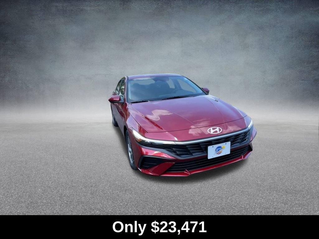 Used 2025 Hyundai Elantra SE image 4