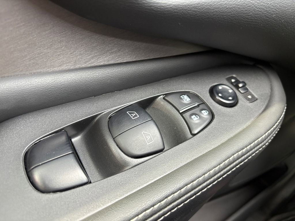 Used 2024 Nissan Murano SV w/ SV Midnight Edition Package image 13