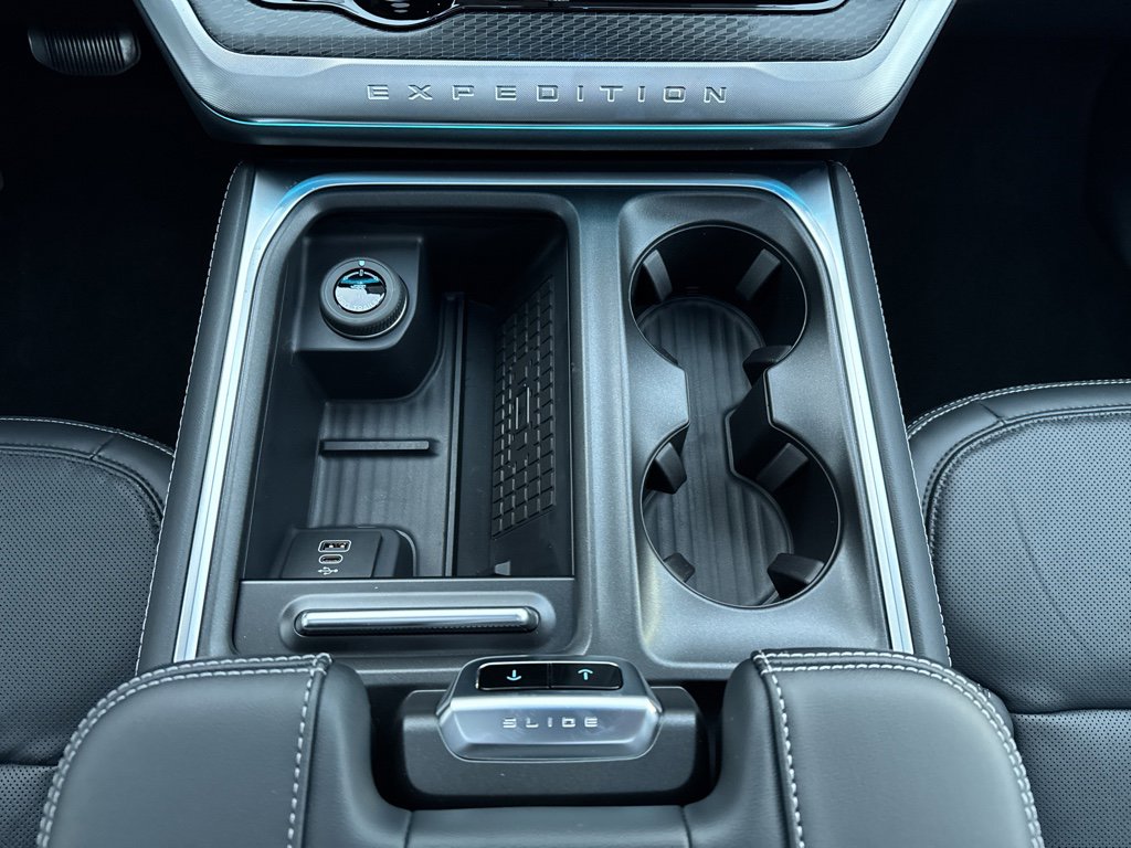 New 2025 Ford Expedition Max Platinum w/ Stealth Performance Package image 32