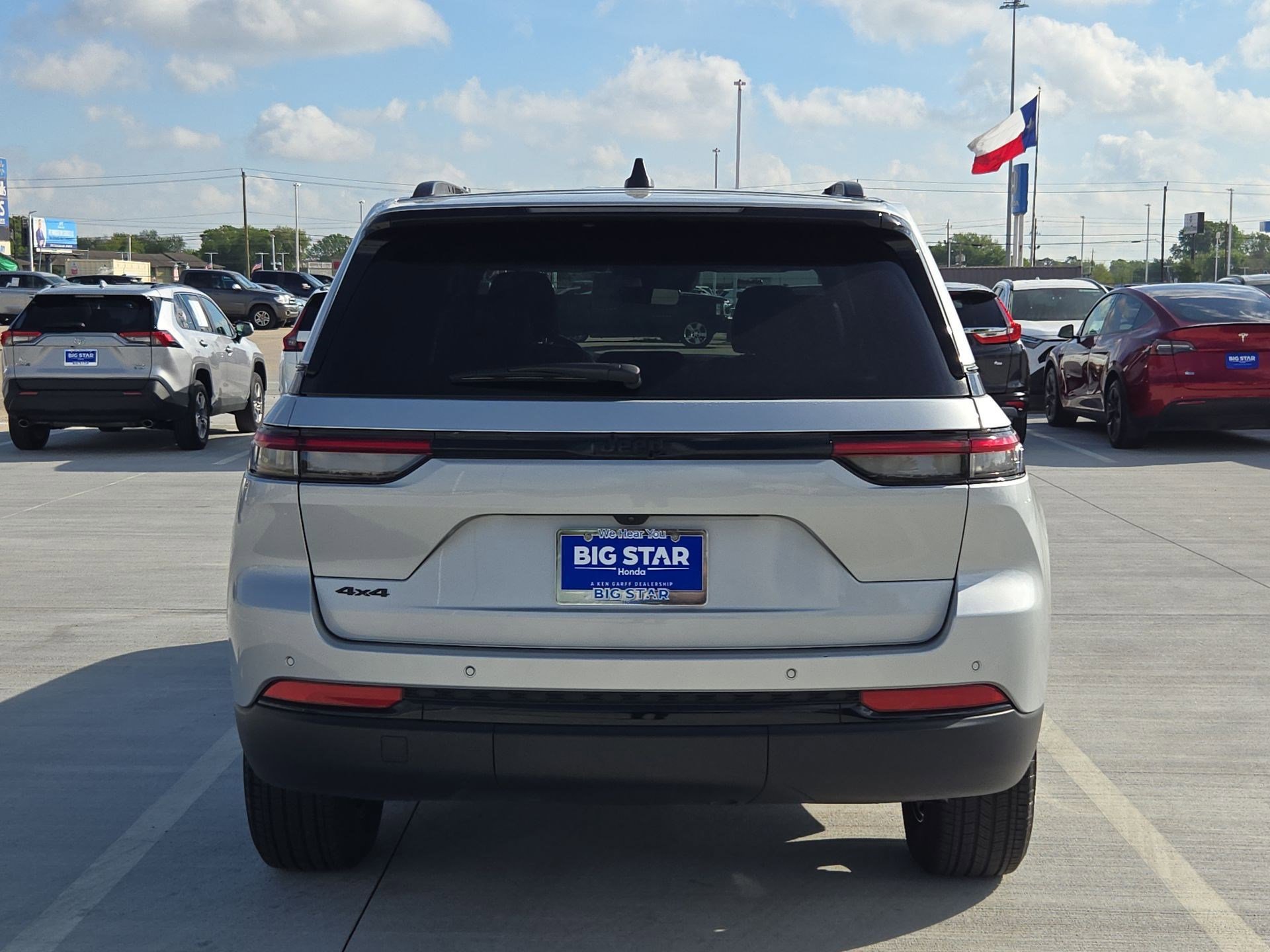 Used 2025 Jeep Grand Cherokee Altitude AWD/4WD image 5