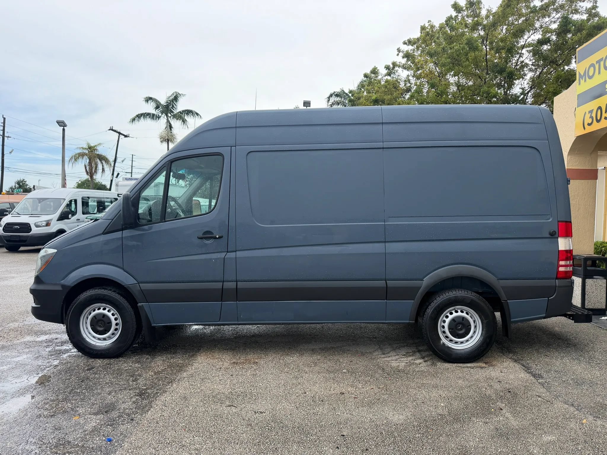 Used 2018 Mercedes-Benz Sprinter 2500 image 2