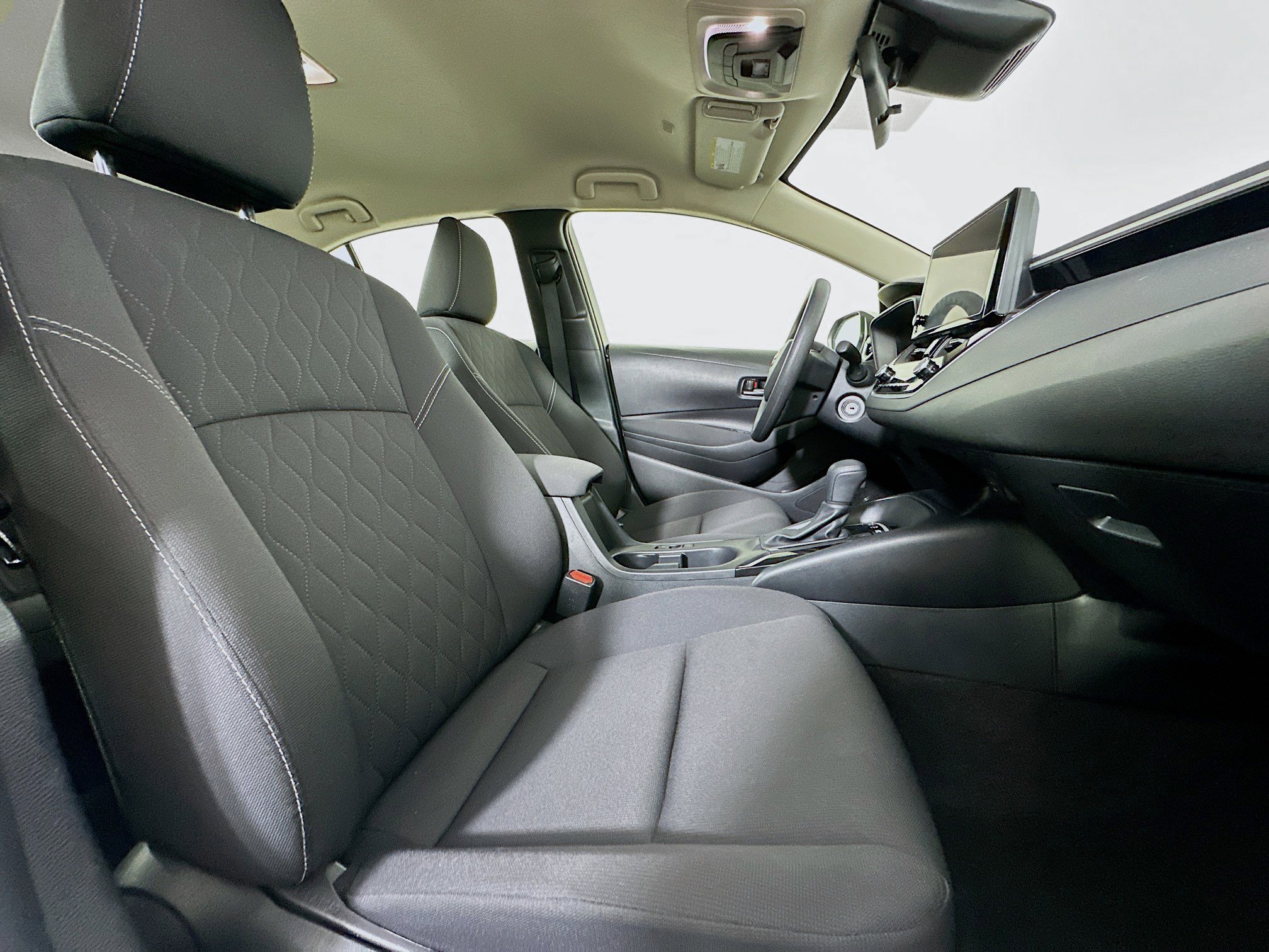 Used 2025 Toyota Corolla LE image 29