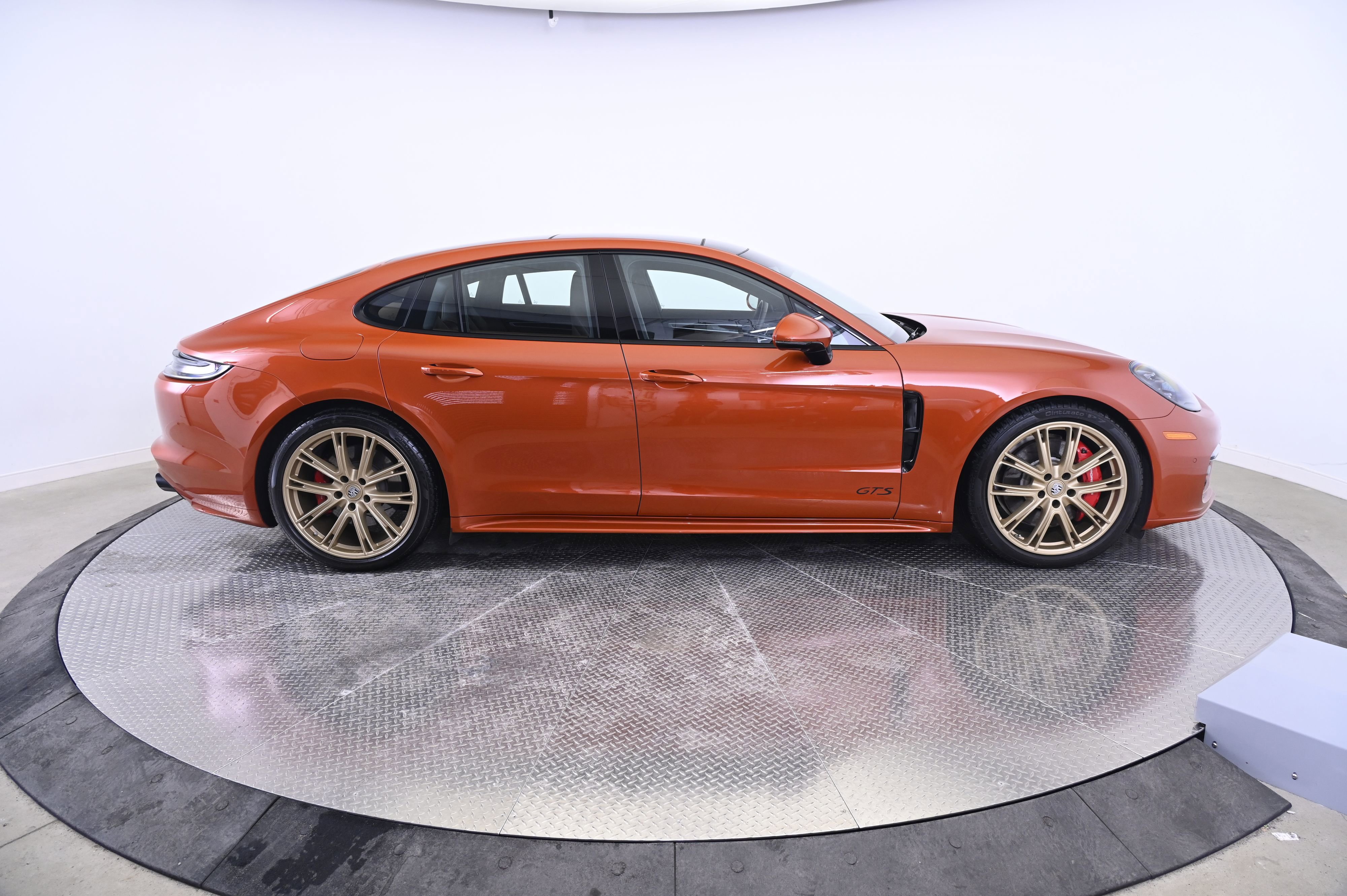 Used 2023 Porsche Panamera GTS image 8