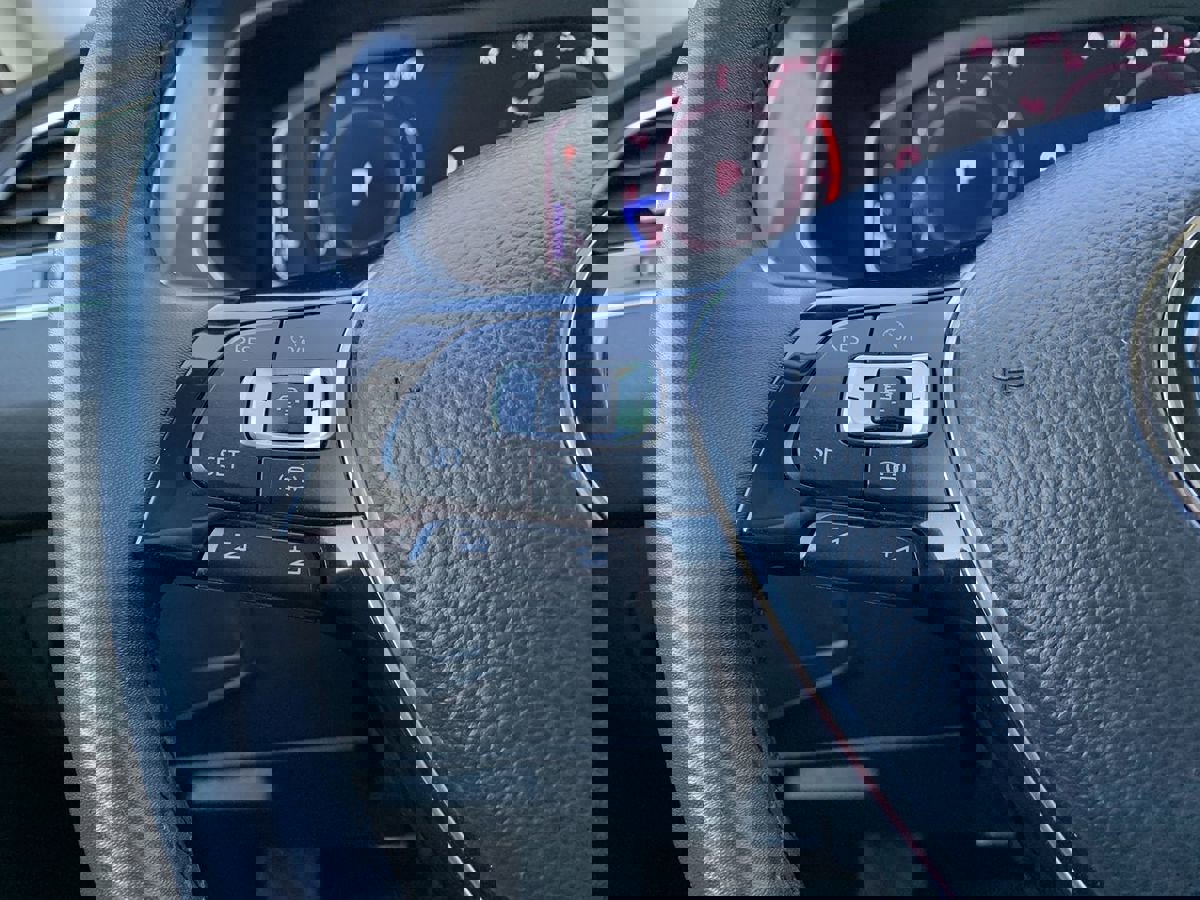 Used 2020 Volkswagen Tiguan SE R-Line image 19